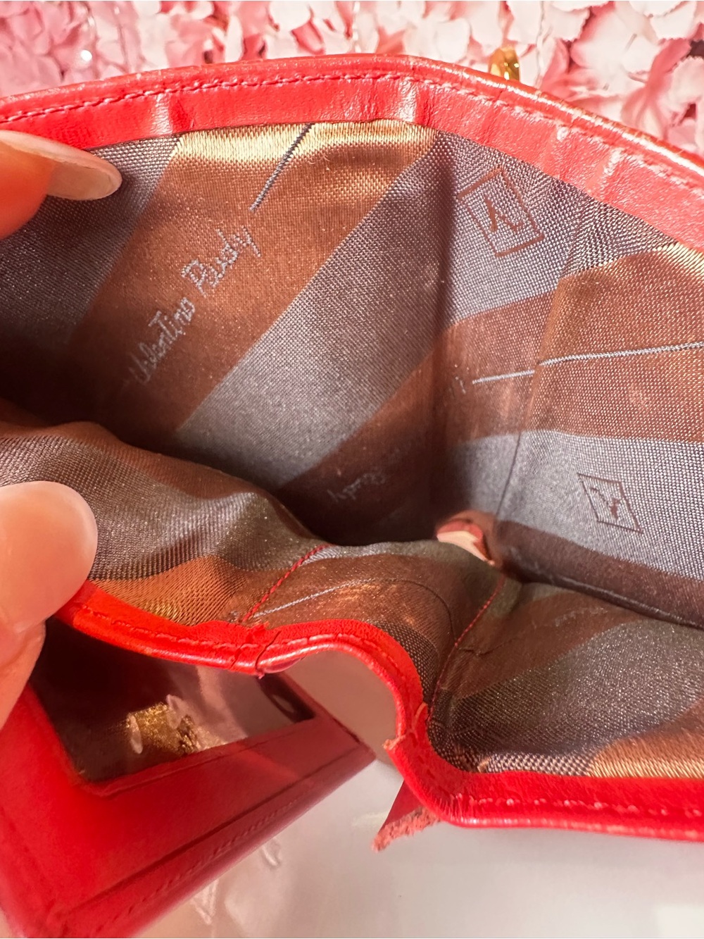 Valentino Rudy Red Textured Wallet - Picture 11 of 16